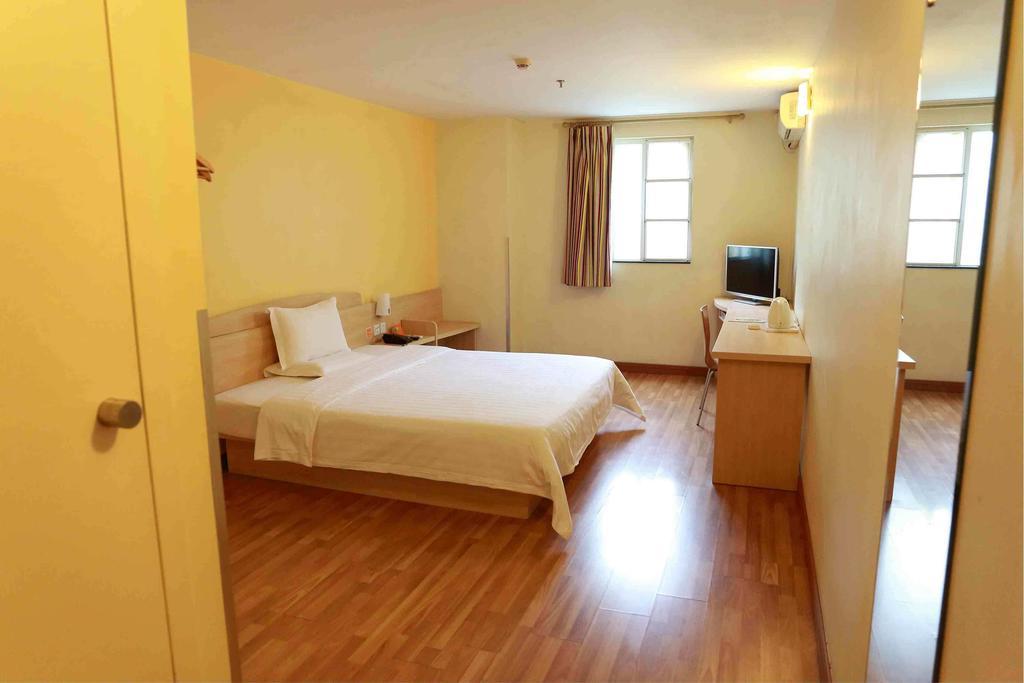 7Days Inn Meizhou Jia De Li Room photo