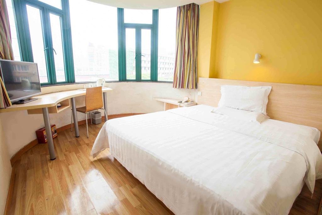 7Days Inn Meizhou Jia De Li Room photo